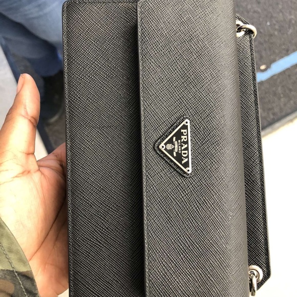 Prada bag - Picture 1 of 5